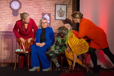 Stokjes, in perfekte dei - Dreamteater Akkrum Stokjes, in perfekte dei - Dreamteater Akkrum